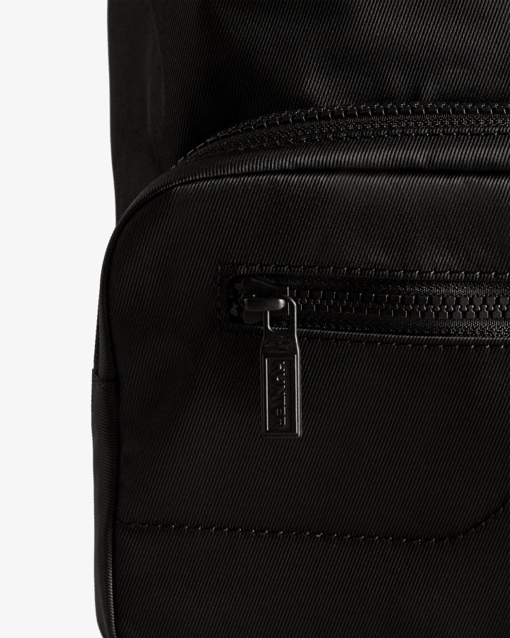 Minimochila De Nailon Con Clip Superior Pioneer Mini De Hunter Negra