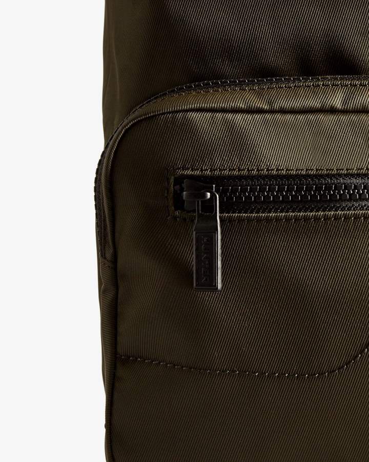 Minimochila Hunter Mini Nylon Con Clip En La Parte Superior Oliva Oscuro